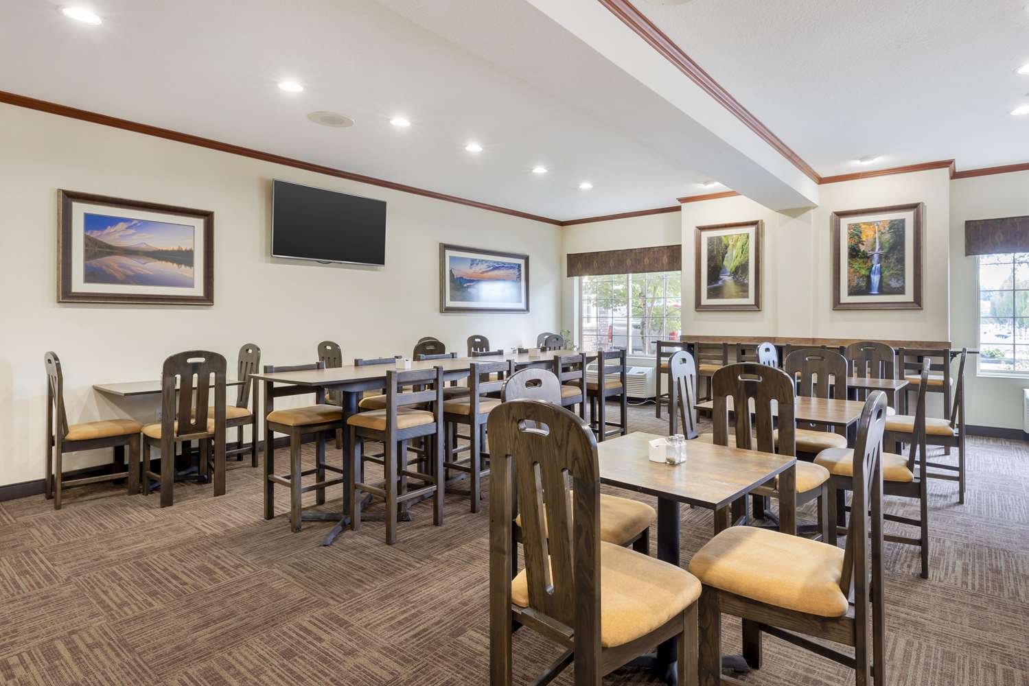 Best Western Plus Northwind Inn Suites 17/19