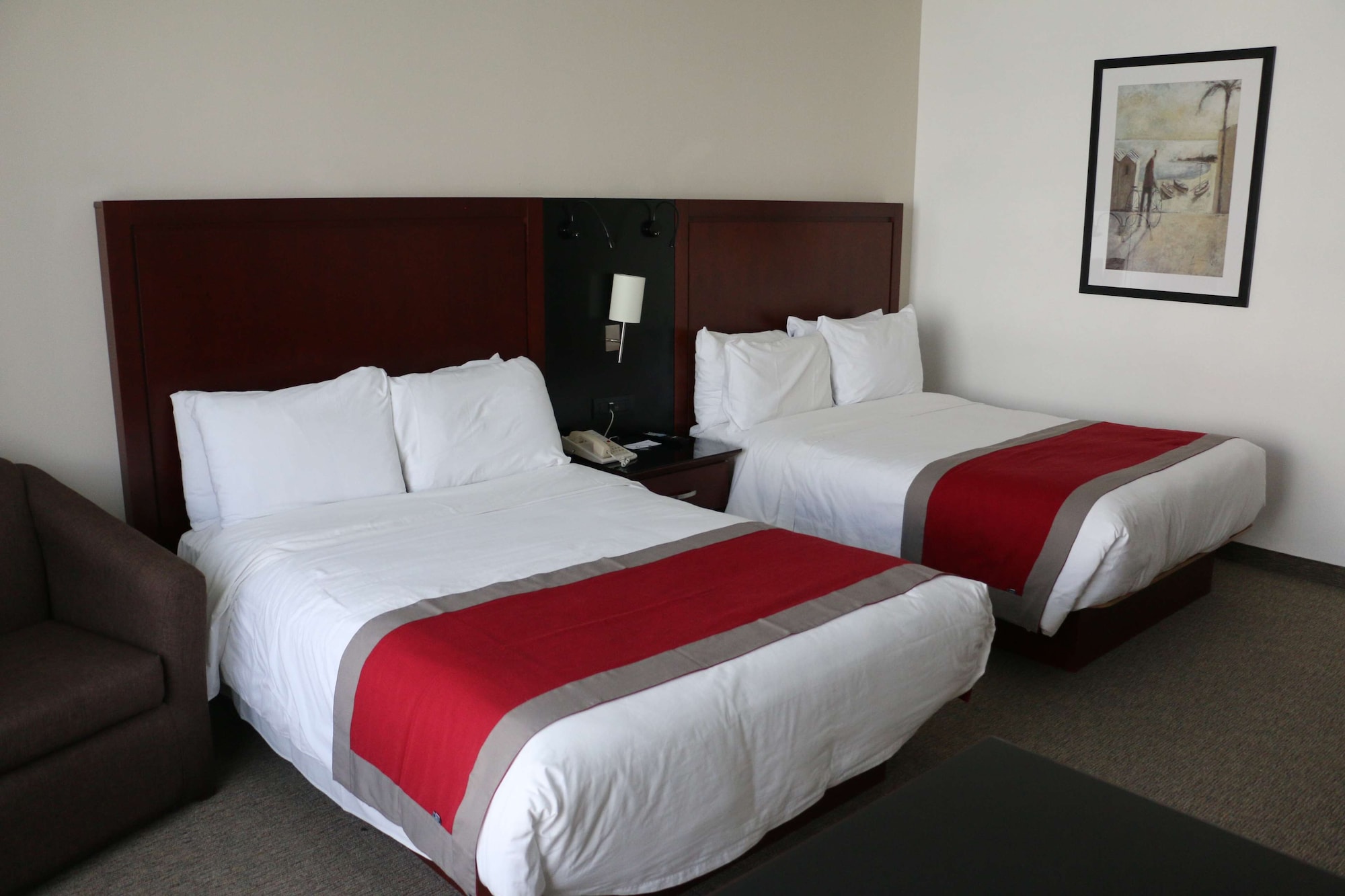 غرفة بريميوم بسريرين مزدوجين، Sheraton Leon 6/10