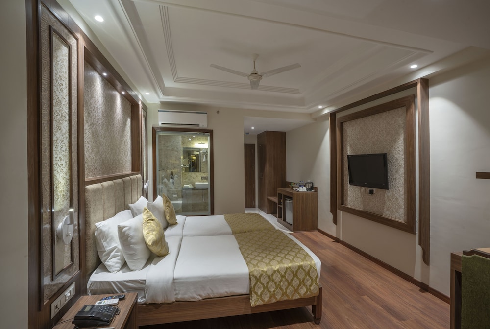 Hotel Shri Ram Excellency 7/23
