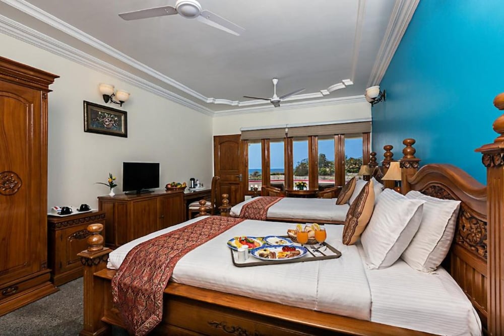 IDEAL BEACH RESORT 4/30