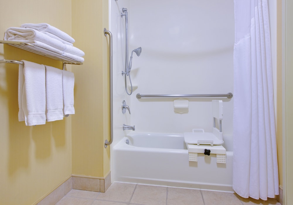 Holiday Inn Express Oakdale 27/72