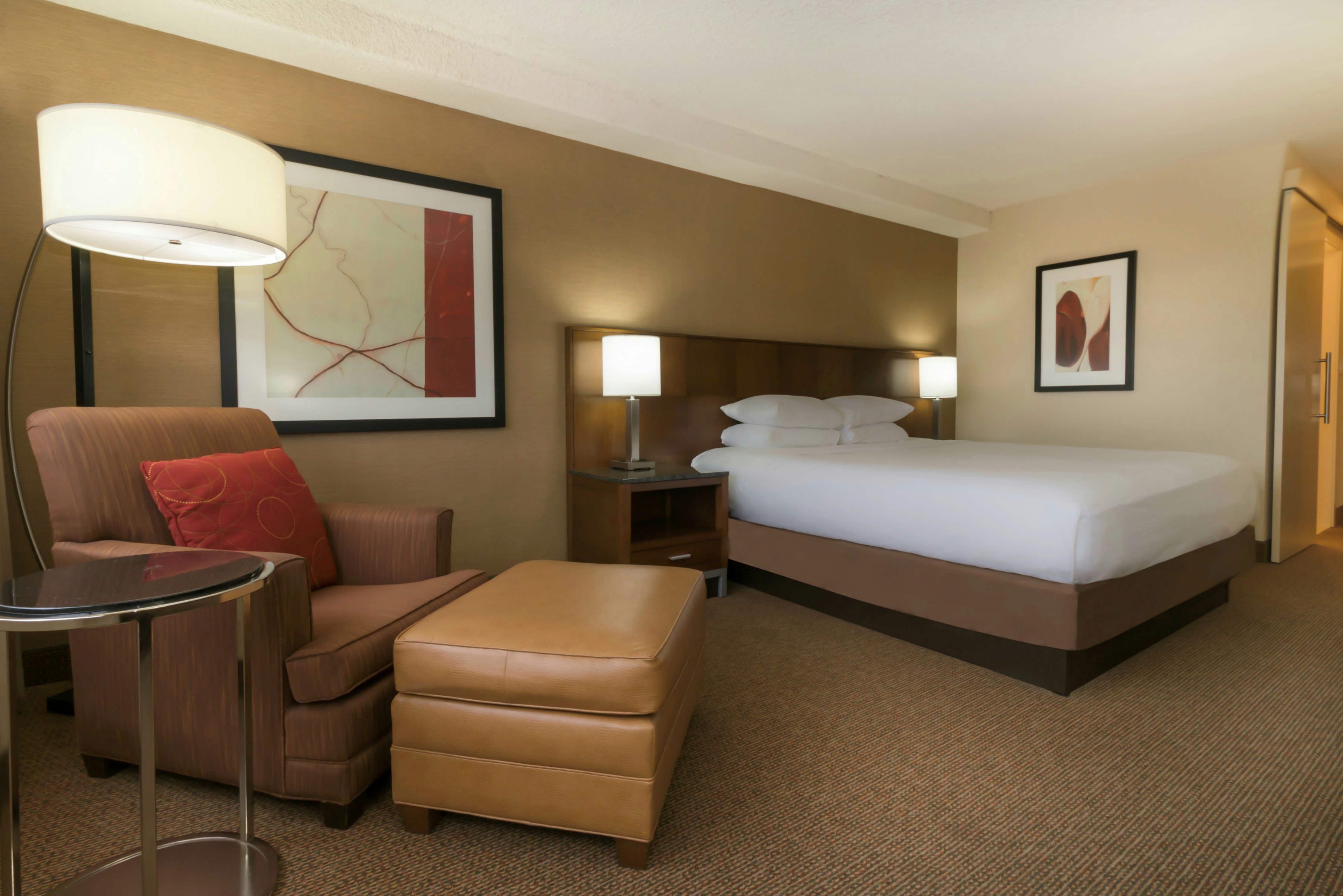 Room, King Bed, Accessible, DoubleTree by Hilton Hotel Spokane City Center 4/8