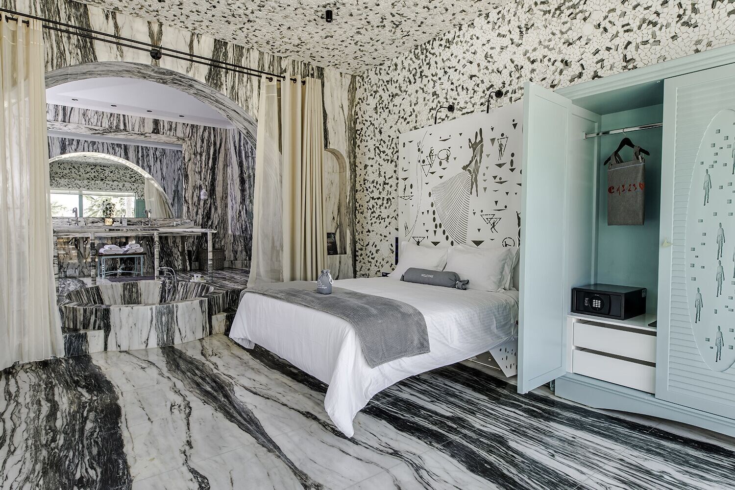 Room, King Bed, Beach Front