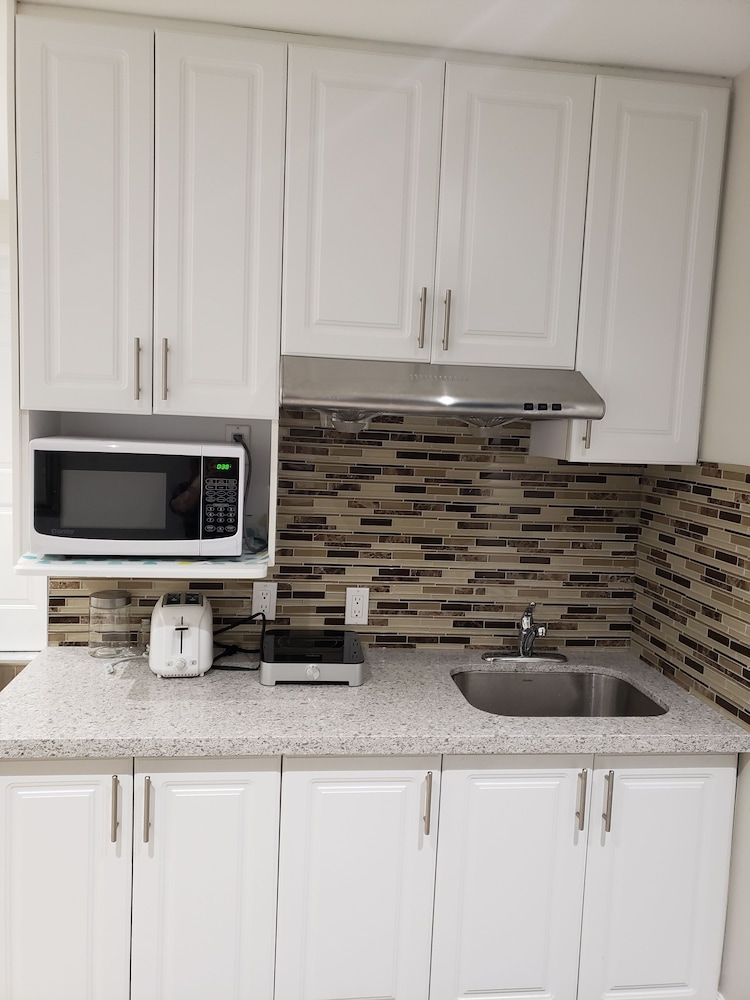 Toronto Rooms And Suites 33/49