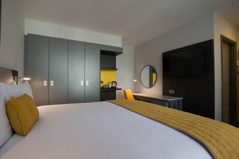 EXECUTIVE, DOUBLE BED