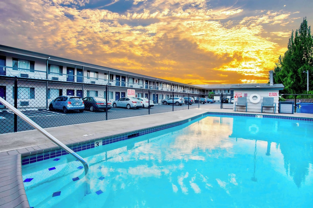 Motel6 Salem, OR - Expo Center 52/58