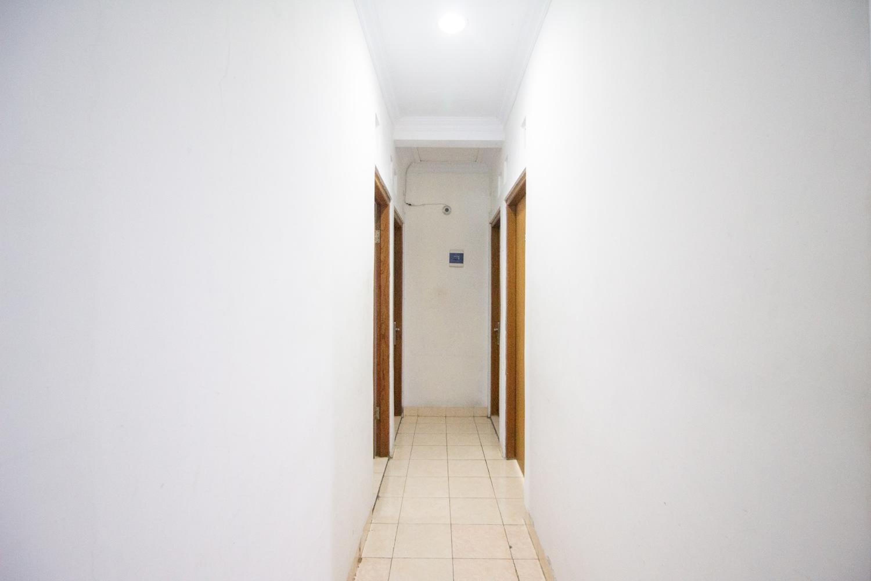 OYO 3707 Halona Guesthouse 45/50