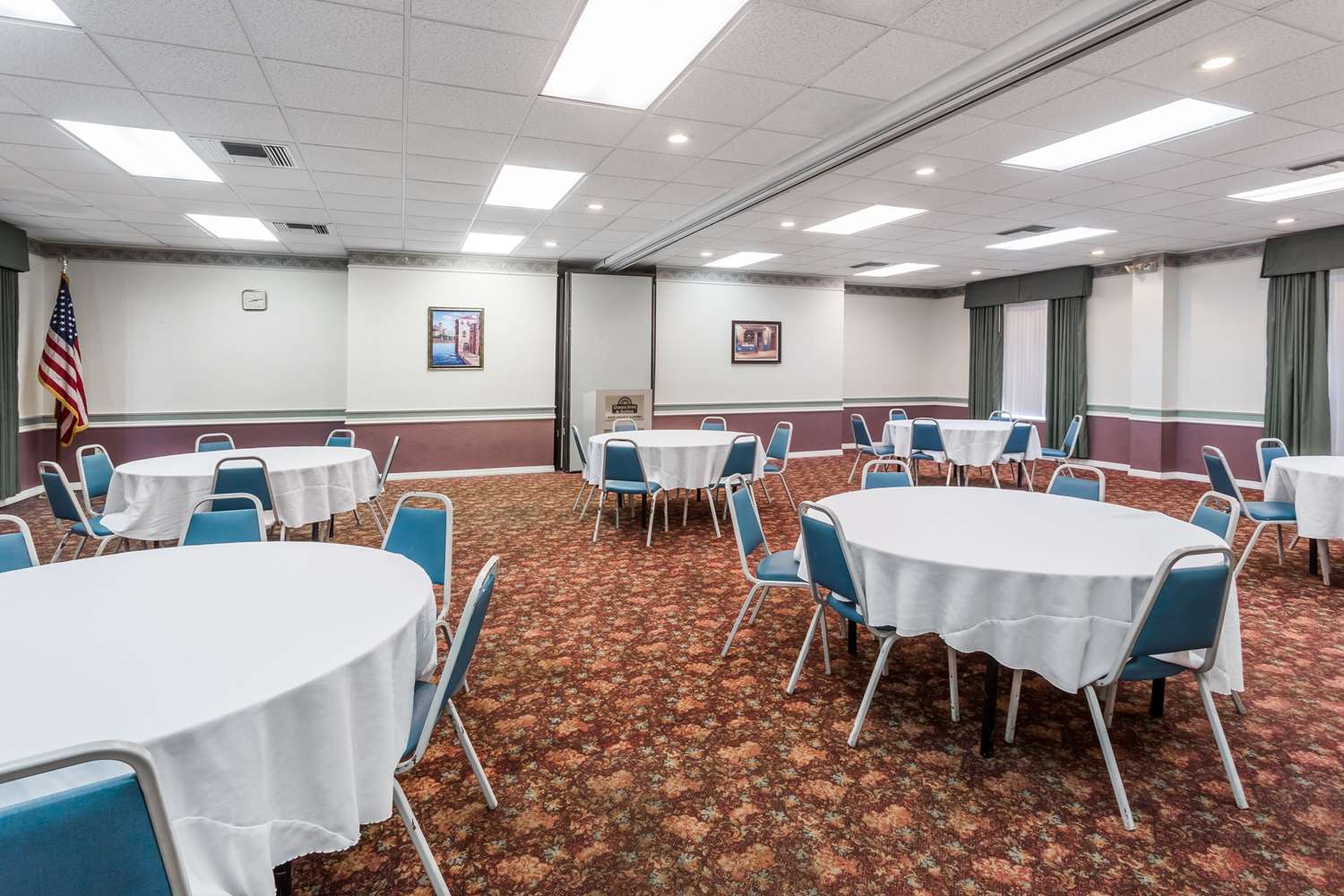 Days Inn & Suites By Wyndham Port Richey 39/45