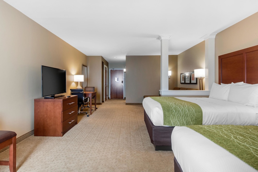 Comfort Inn & Suites At Crossplex Village 18/50
