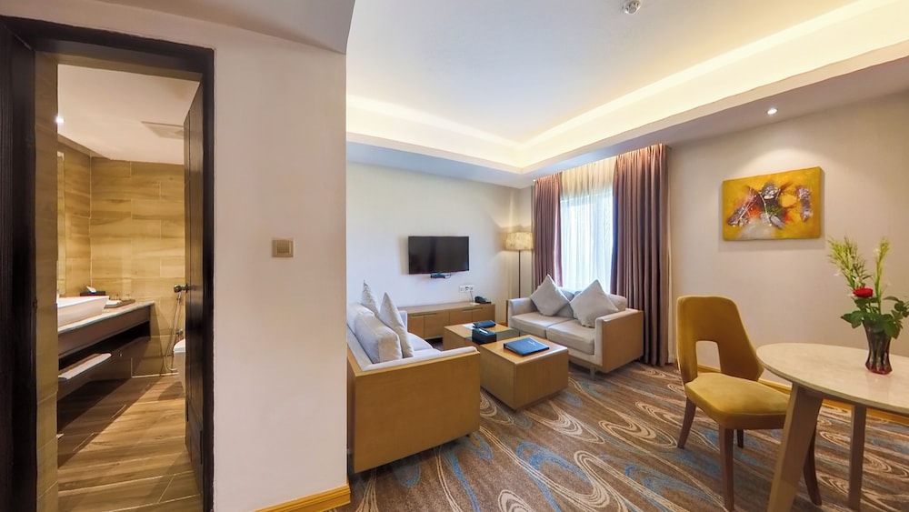 Golden Tulip the Grandmark Dhaka 43/60