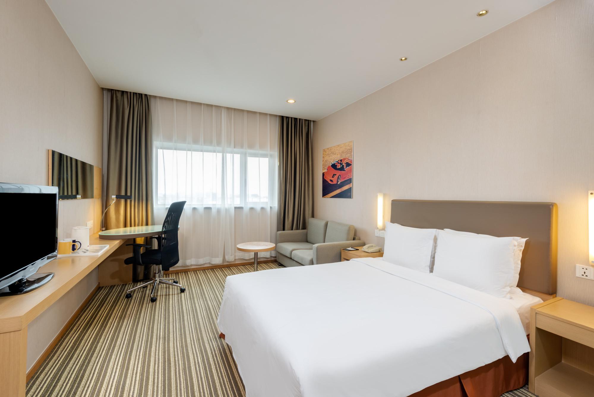 HOLIDAY INN EXPRESS SHANGHAI NEW HONGQIAO 12/30