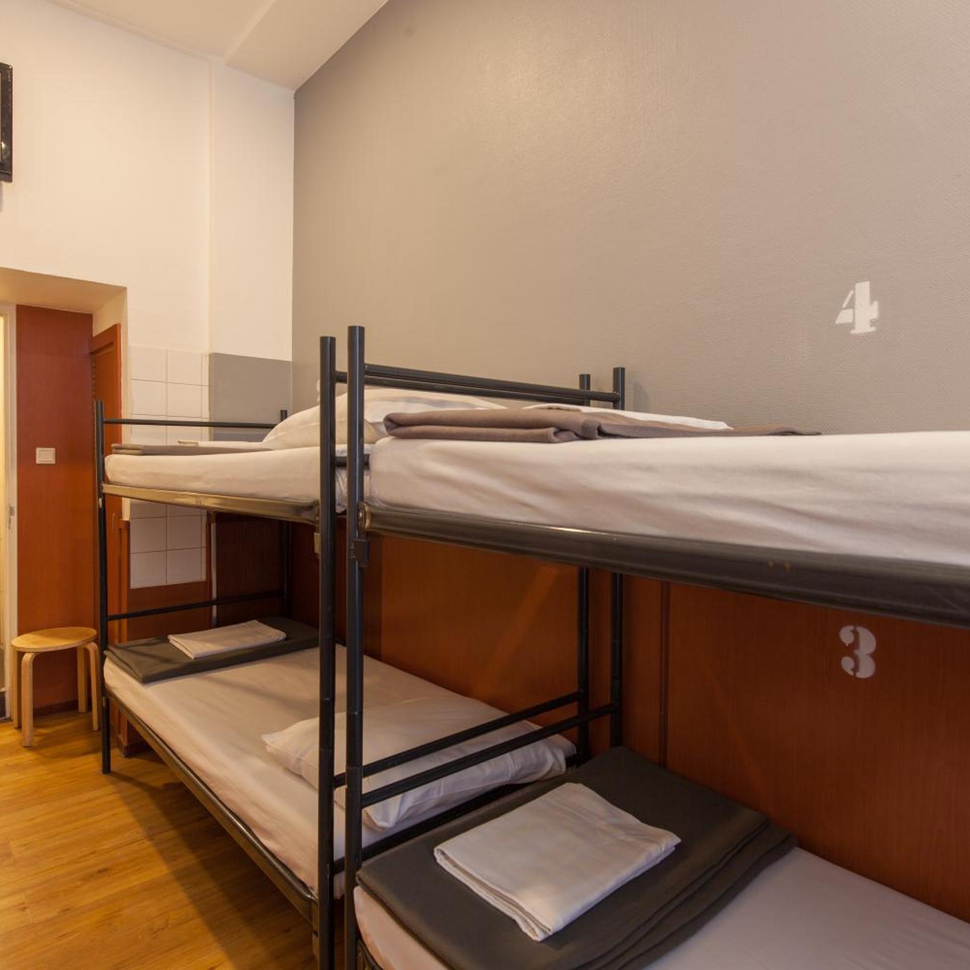 ROOM, QUADRUPLE, BUNK BEDS