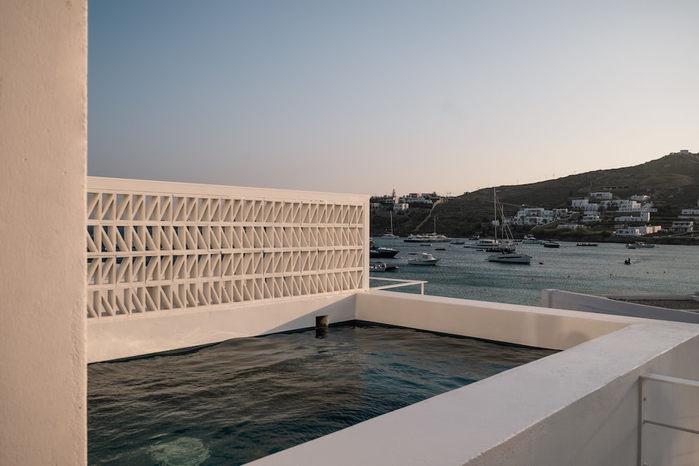 CUBIC Mykonos Seafront Design Suites 28/58