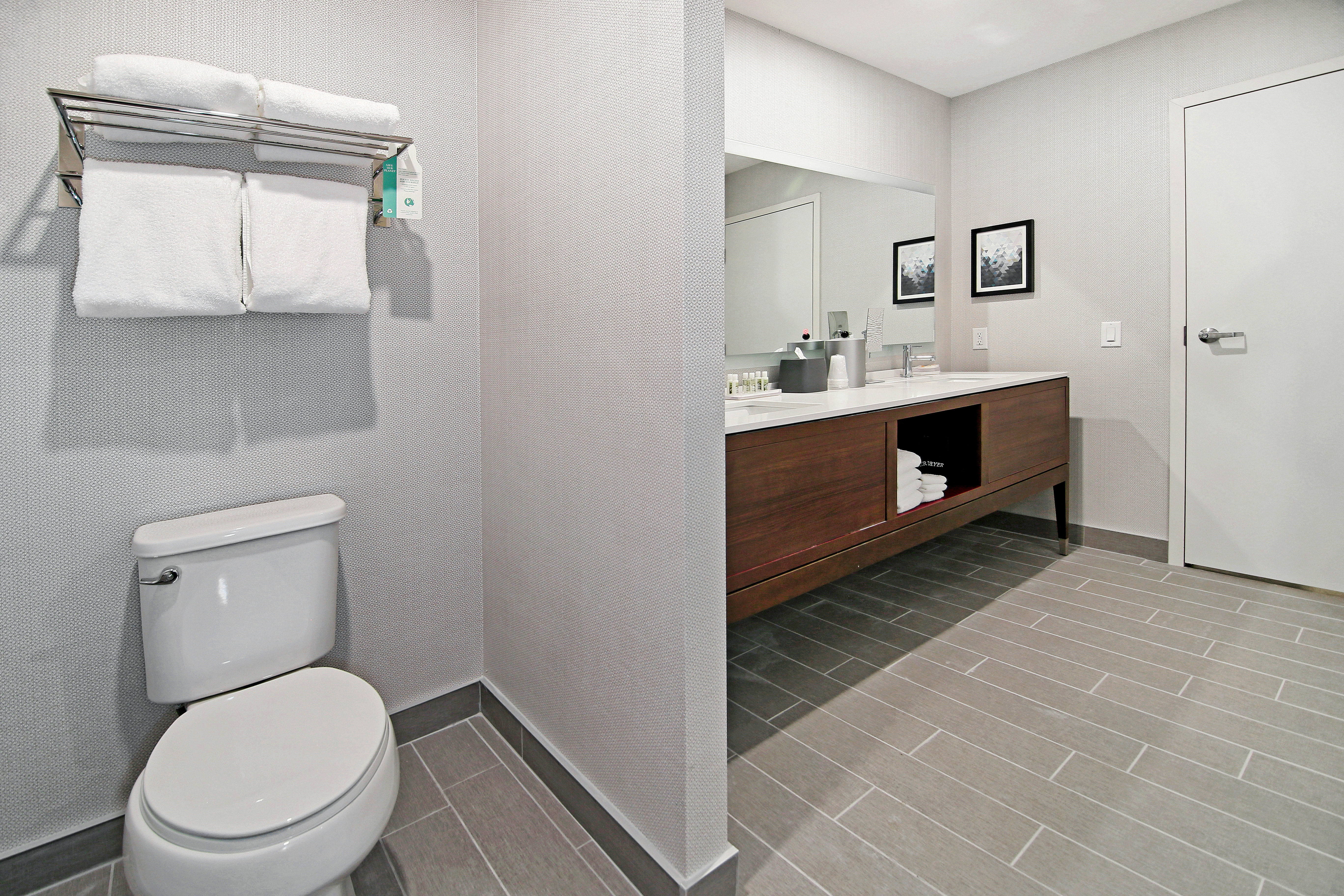 Holiday Inn & Suites Calgary Airport North 48/50