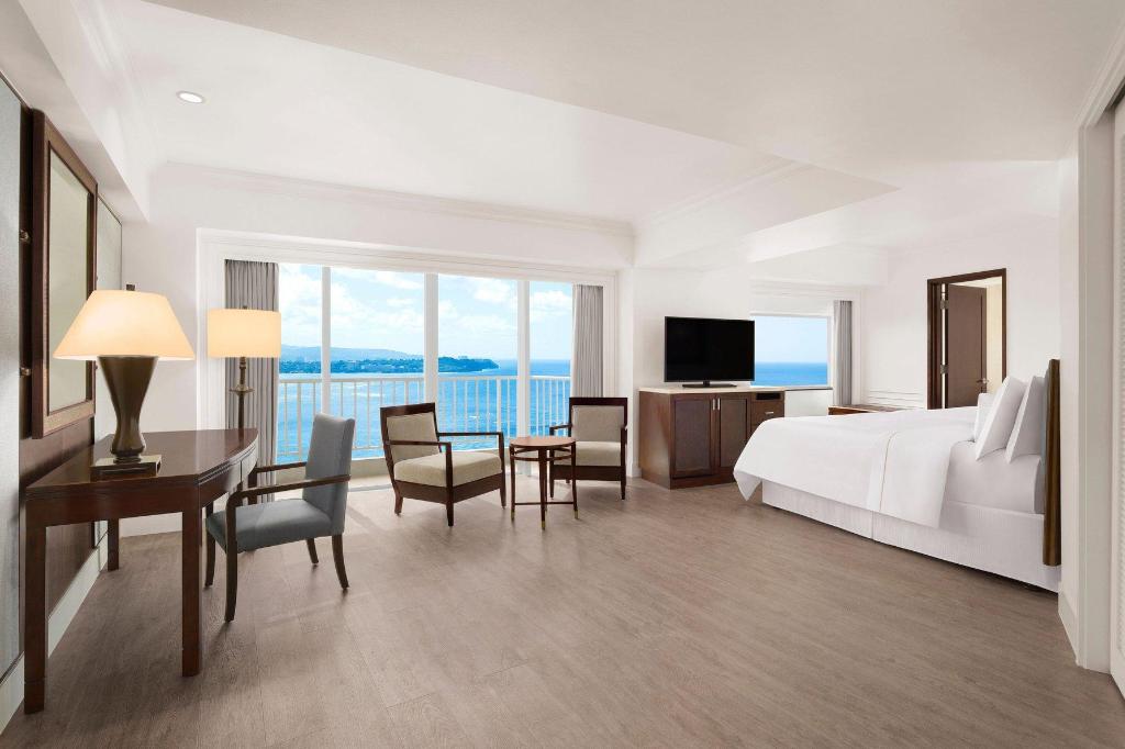 Club, Guest Room, 2 Queen Beds, Ocean Front, Executive Level, Large, Corner