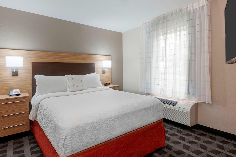 1 BEDROOM, SUITE