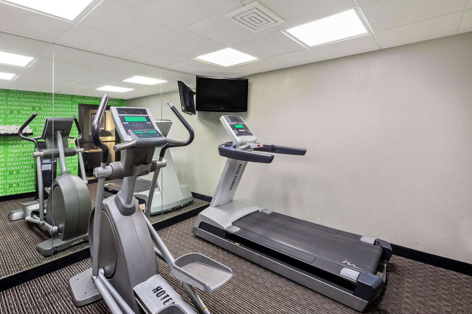 La Quinta Inn & Suites by Wyndham Miami Airport East 28/52
