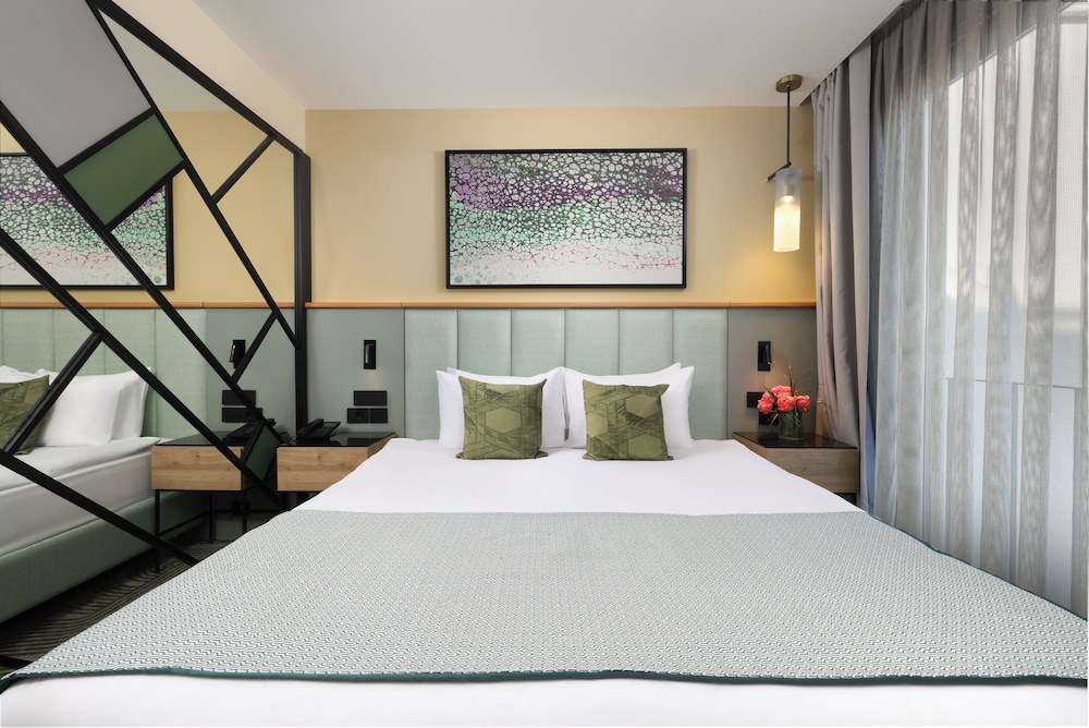 Pera, Premium, King Bed