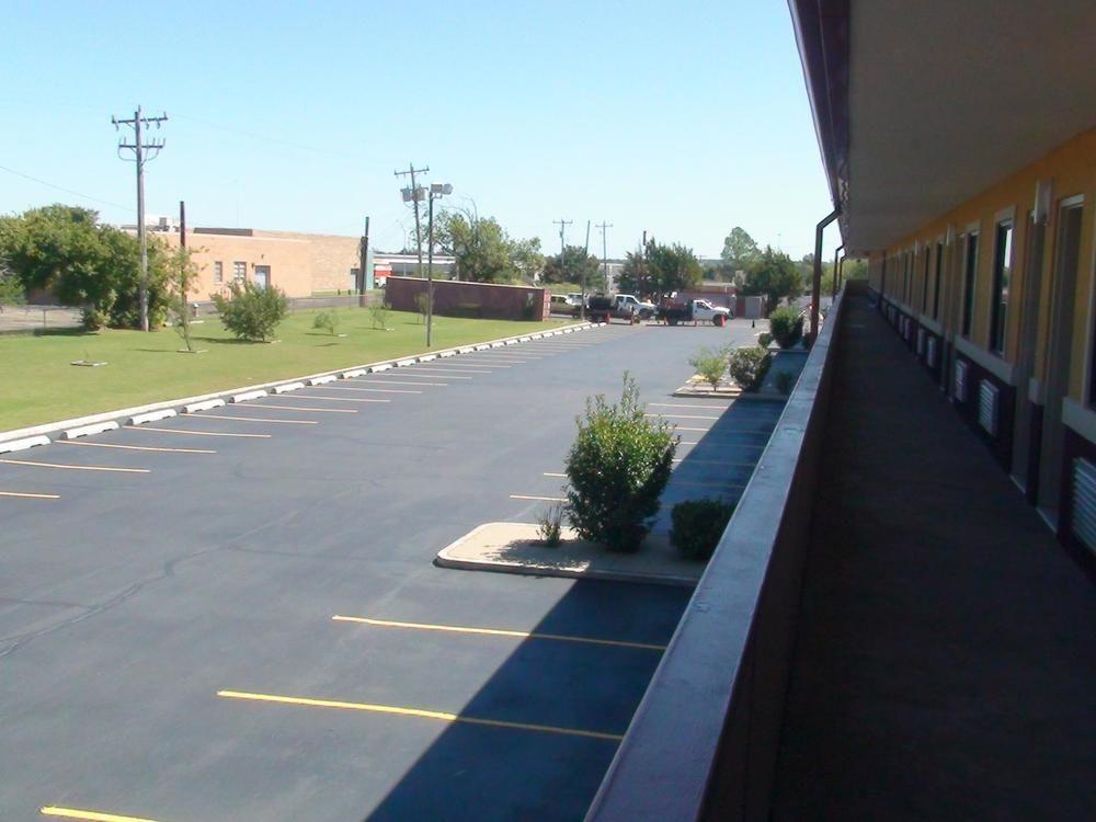 Econo Lodge Oklahoma City Northeast 16/28