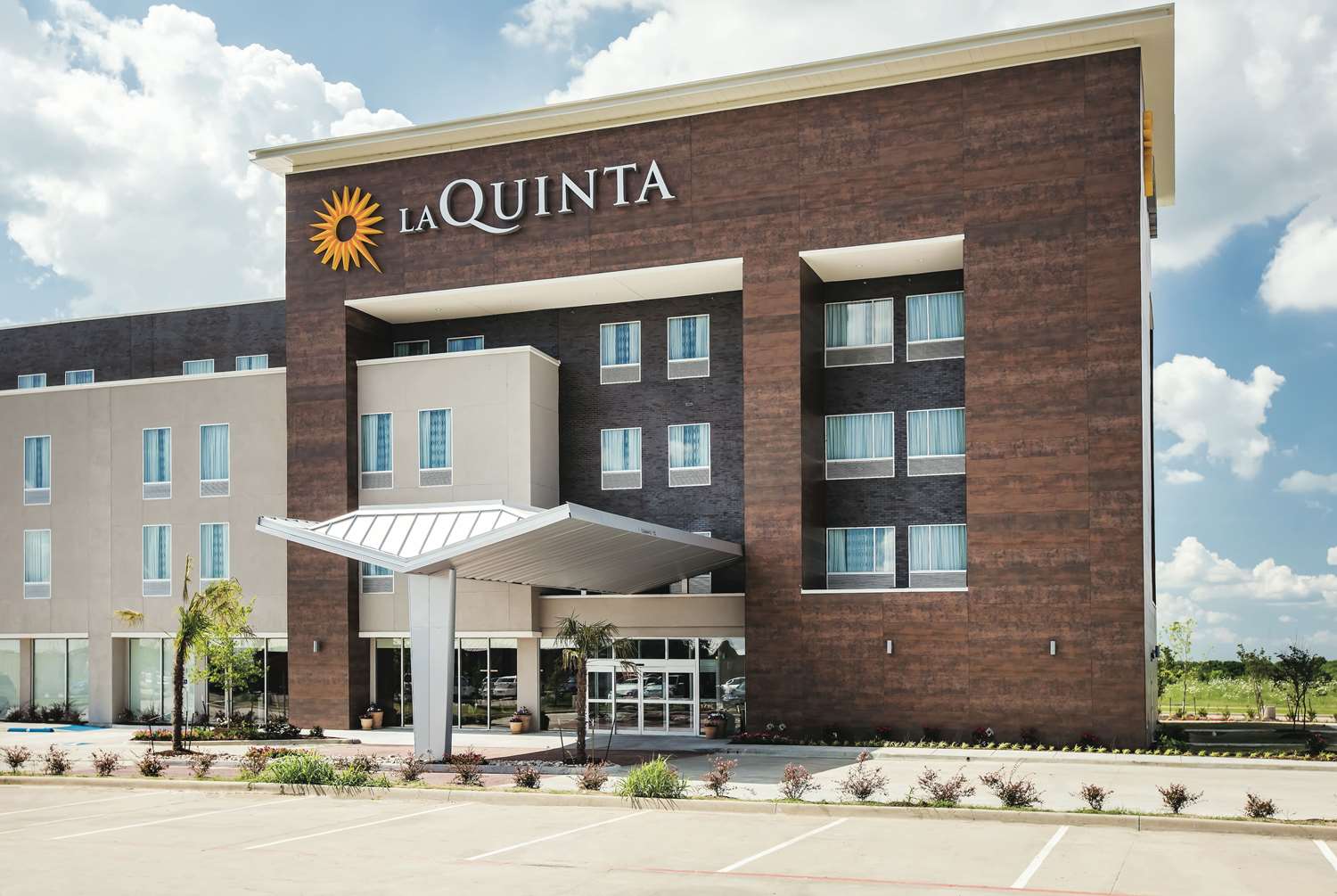 La Quinta Inn & Suites by Wyndham Dallas Plano - The Colony 1/20