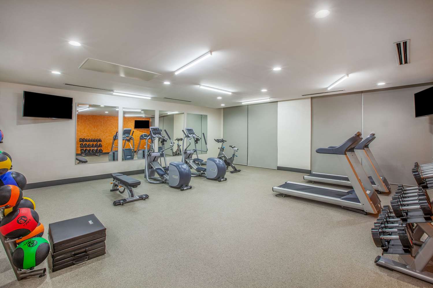 La Quinta Inn And Suites By Wyndham Dallas Duncanville 30/53