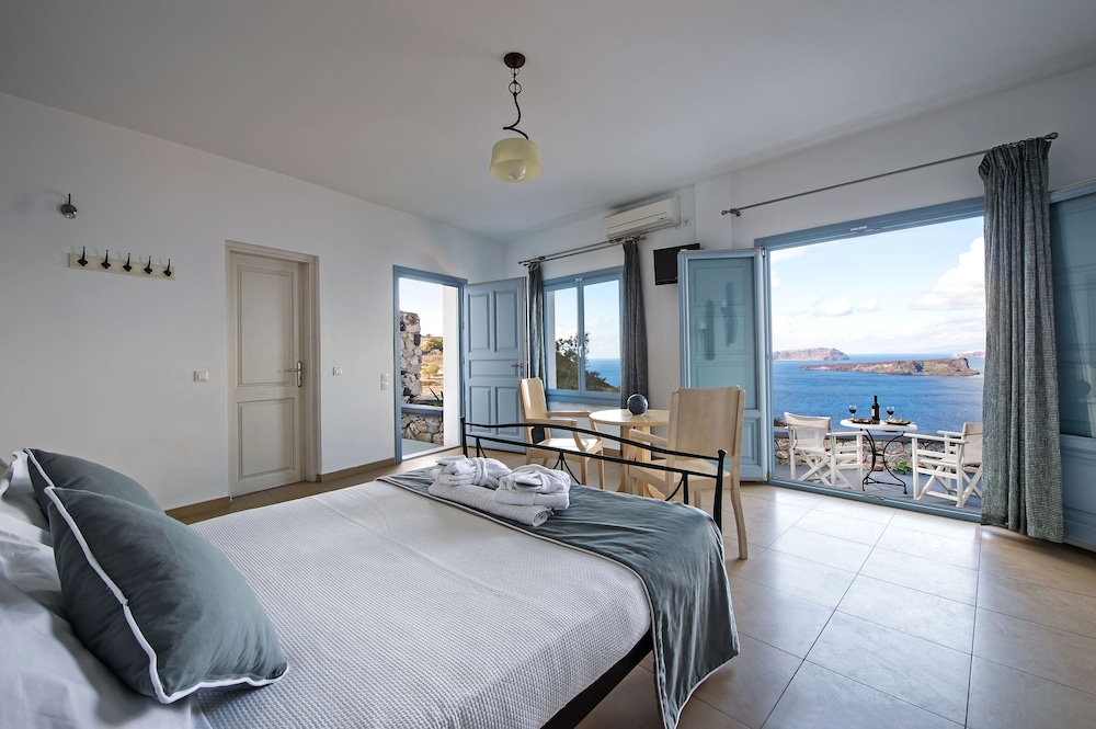 Apanemo Hotel and Suites 18/59