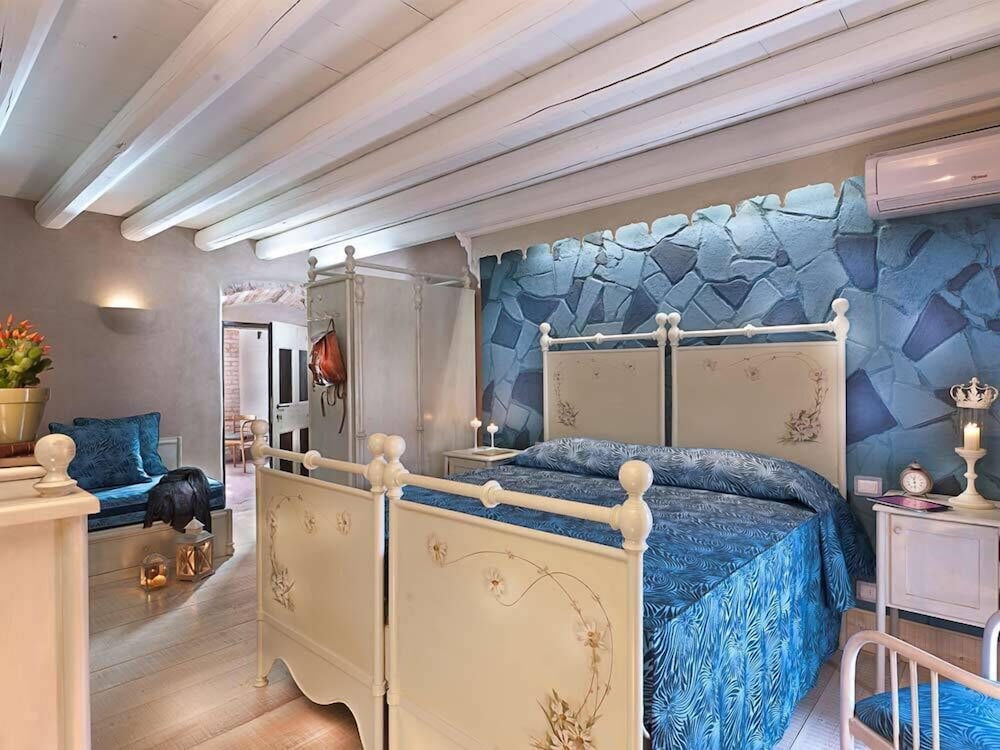 Boutique Hotel Villa Dei Campi 38/52
