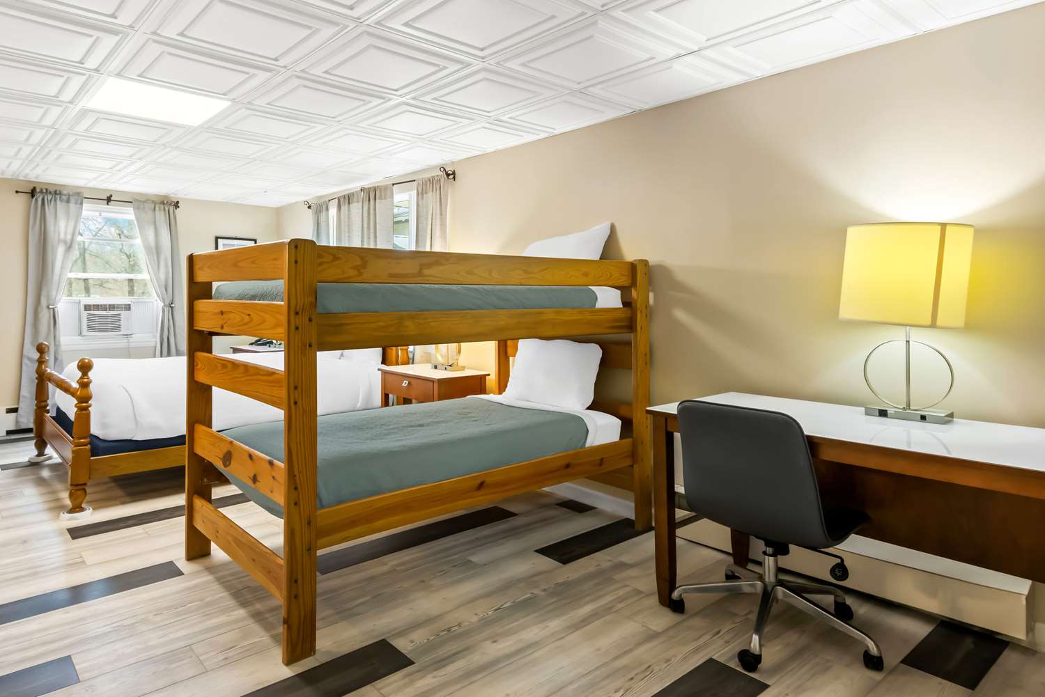 Rodeway Inn Oscoda, MI 9/32
