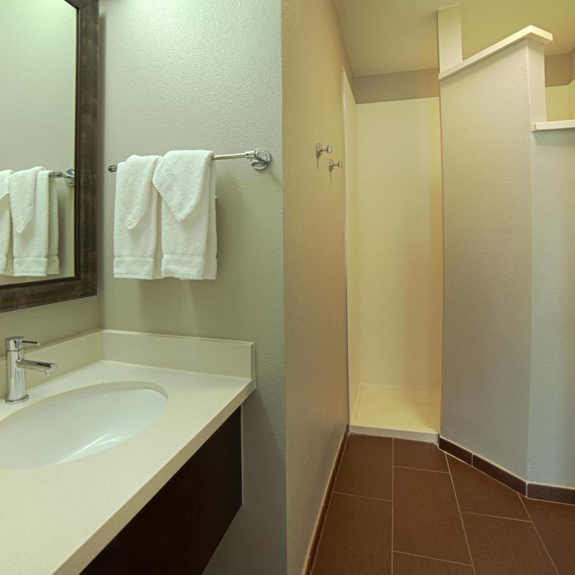 2 Bedrooms, Suite, 2 Bathrooms, Accessible، Staybridge Suites Houston-Nasa/Clear Lake 6/10