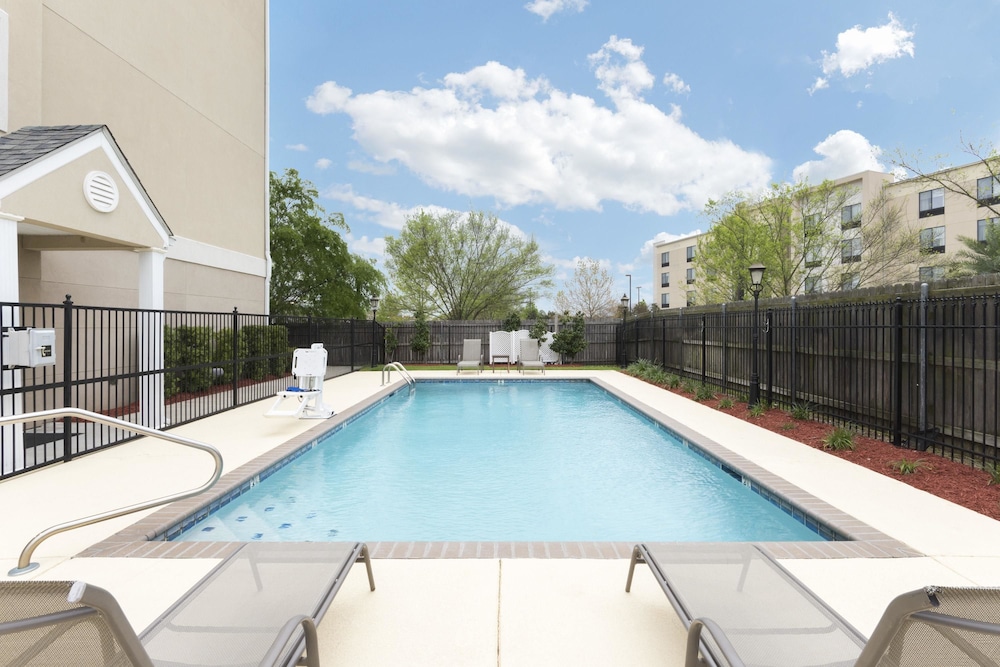 Microtel Inn And Suites Baton Rouge Airport 12/27