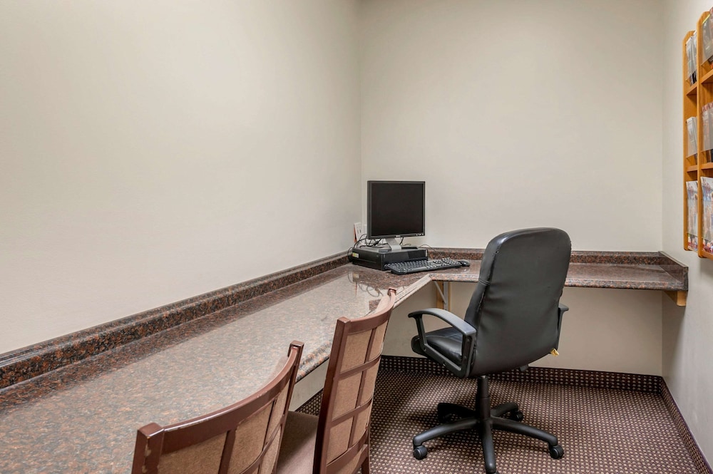 SureStay by Best Western Obetz Rickenbacker Airport 30/45
