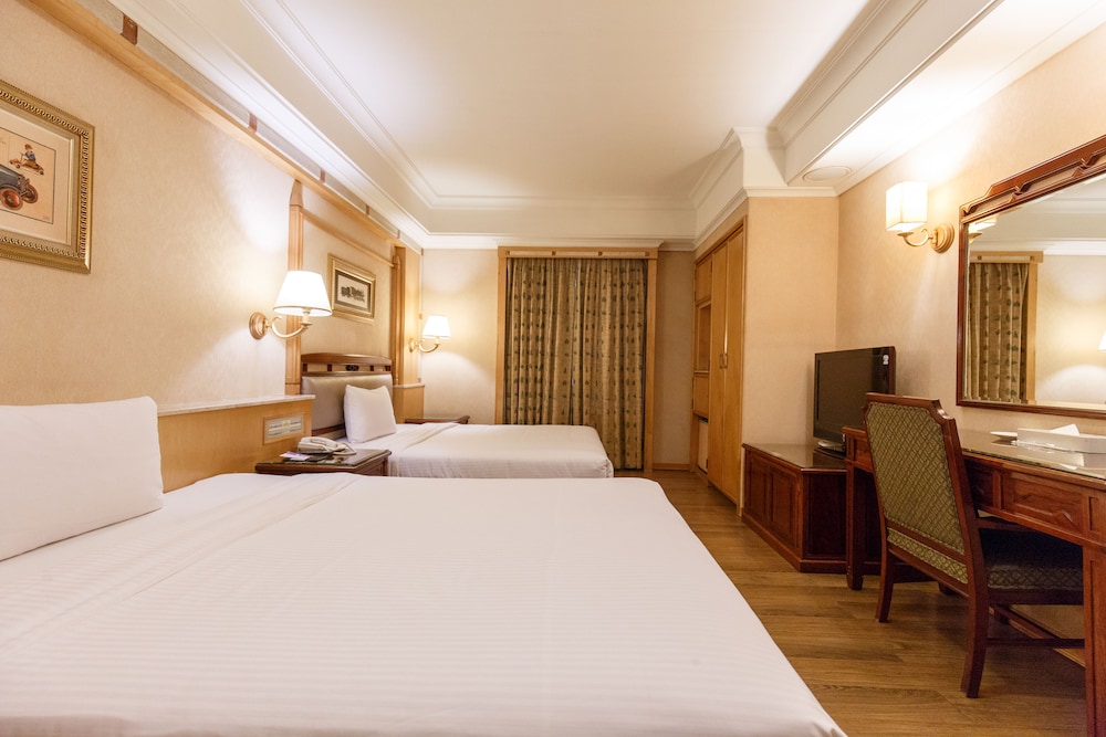 1 BEDROOM, FAMILY, TWIN BEDS