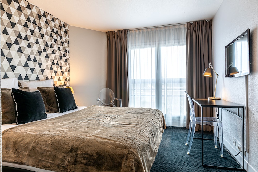 Room at Hotel Le Quorum, PARIS