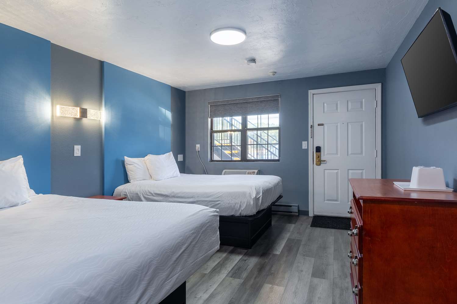 Room, 2 Queen Beds, Knights Inn North Attleboro 2/3