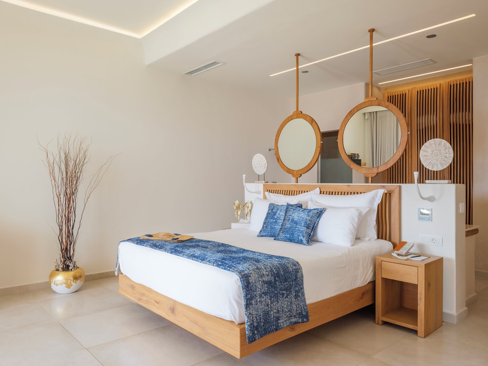 جناح بسرير مزدوج بإطلالة على البحر بمسبح خاص، Anax Resort and Spa 2/2