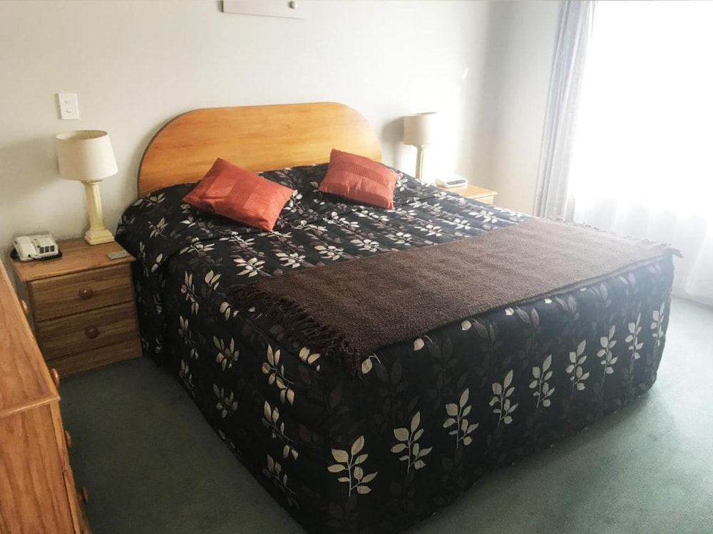 Bush Inn Court Motel 20/39