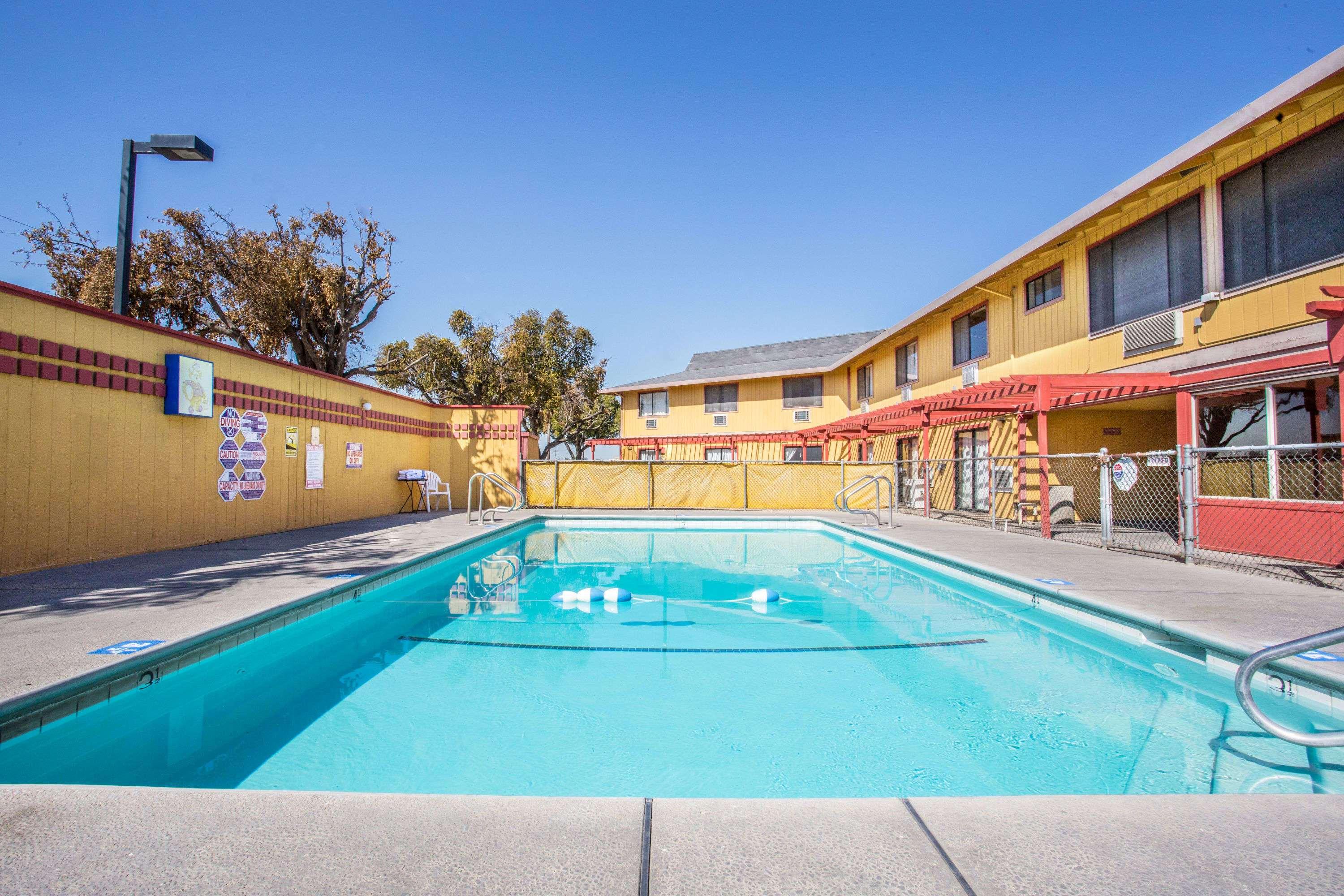 Travelodge By Wyndham Turlock 14/18