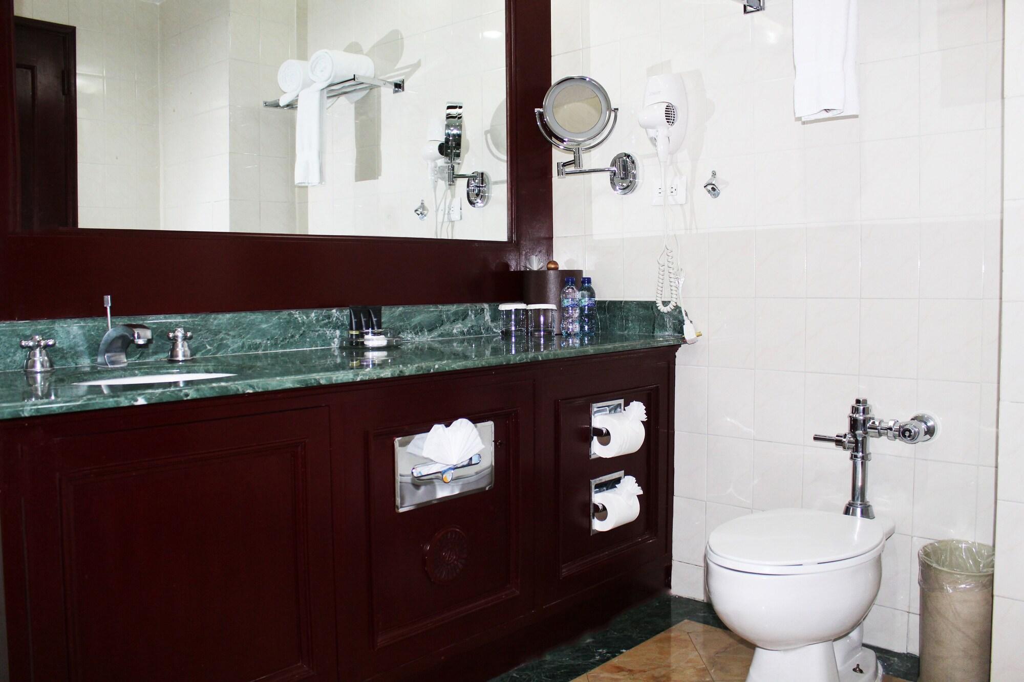 junior suite, multiple beds