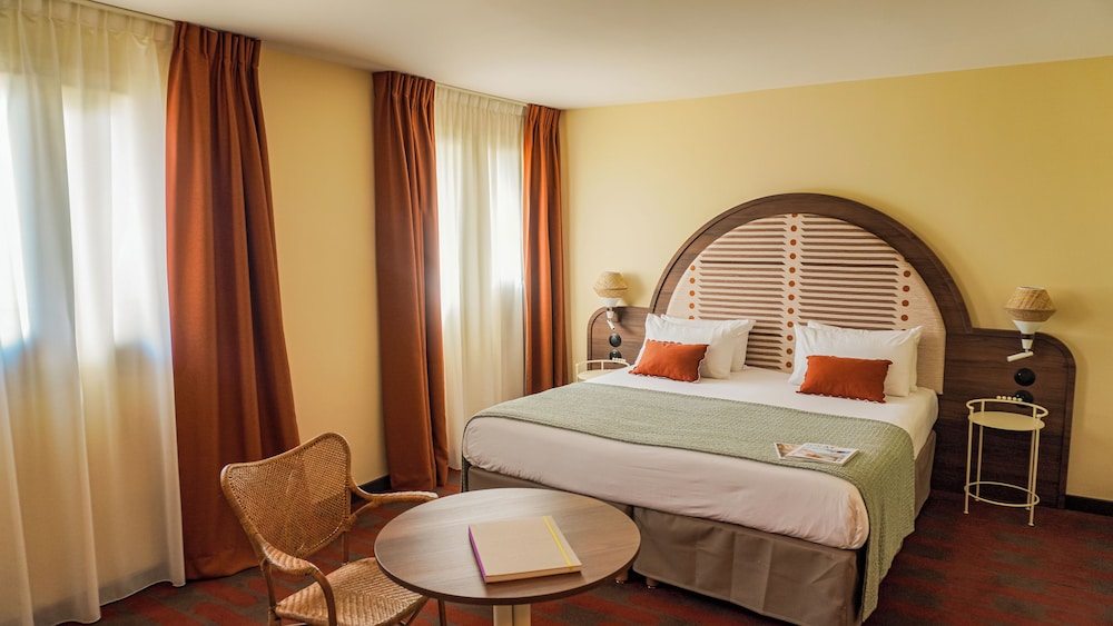 JUNIOR SUITE, DOUBLE BED, SOFA