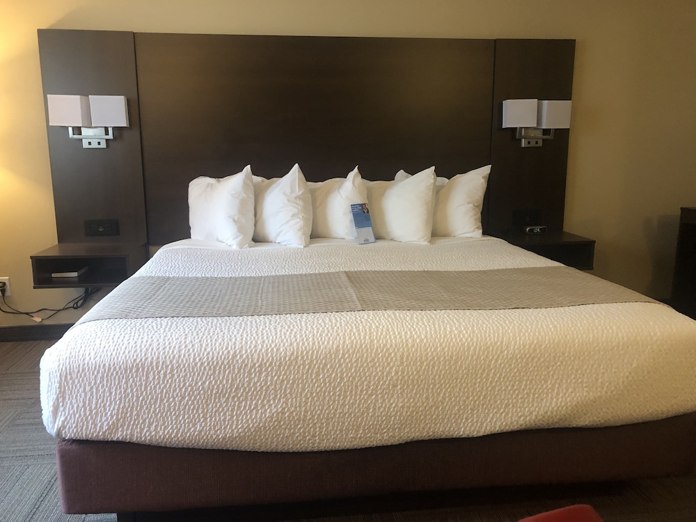 Days Inn By Wyndham Hinton 13/35
