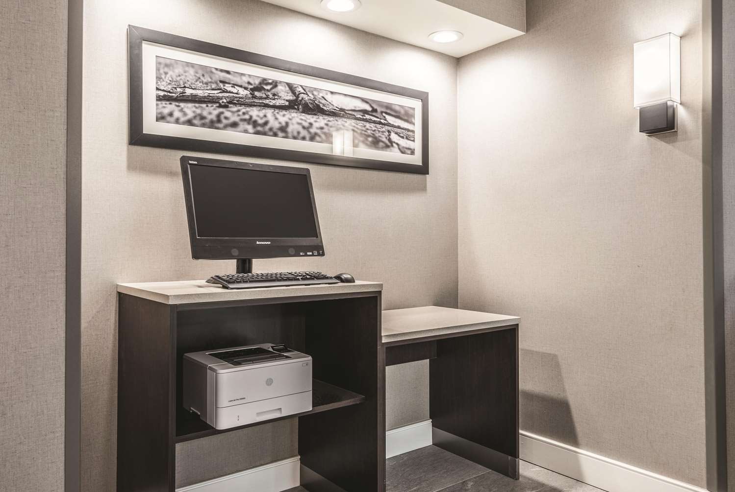 La Quinta Inn & Suites by Wyndham Orlando Lake Mary 18/20