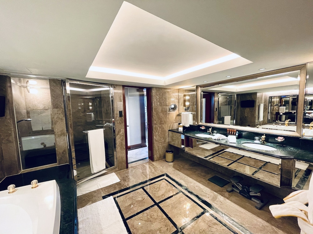 Conrad Hong Kong 32/74