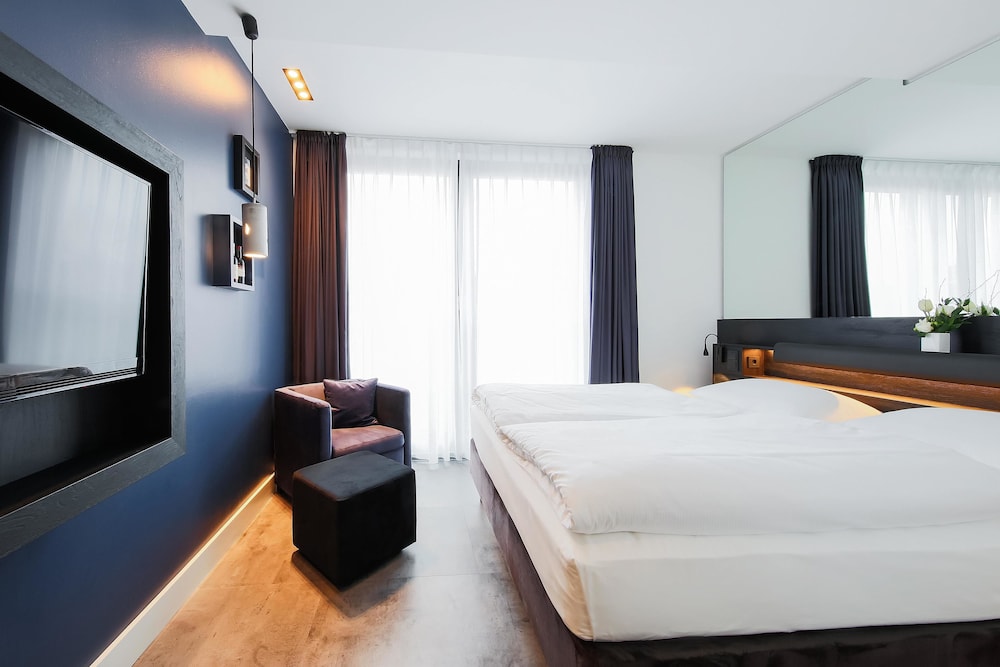 ROOM, SINGLE, SMALL