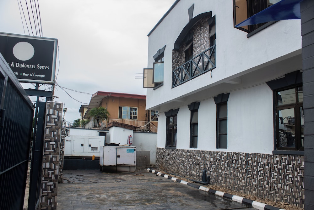Mayors Diplomat Suites Opebi 40/48