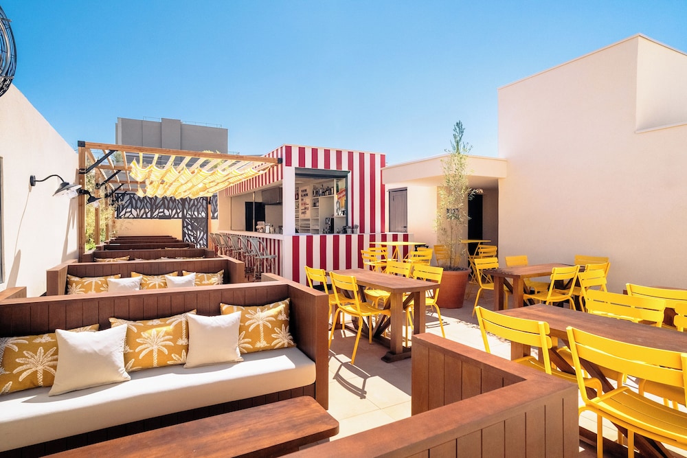 Rockypop Marseille Hotel 38/40