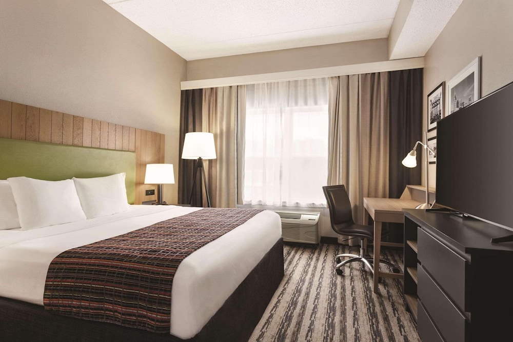 ROOM, KING BED, ACCESSIBLE