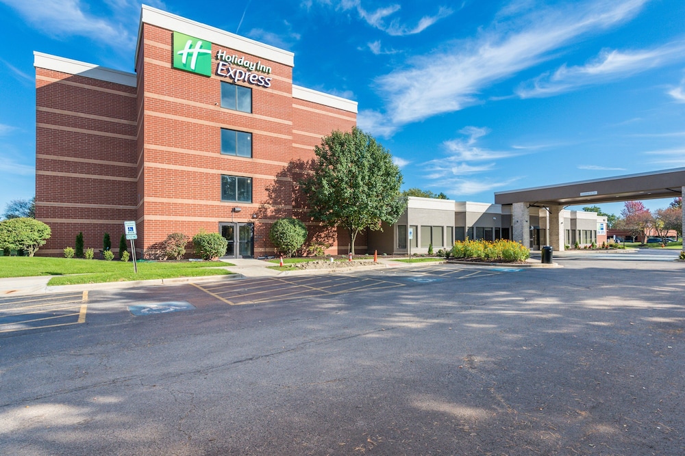 Holiday Inn Express Naperville 62/69