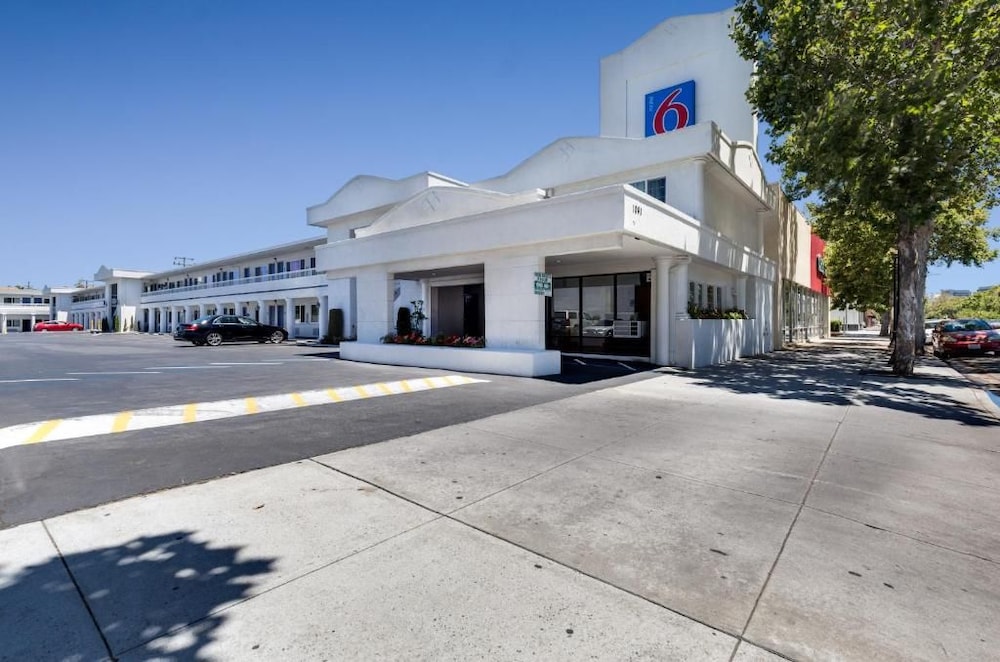 Motel6 San Jose, CA - Convention Center 45/60