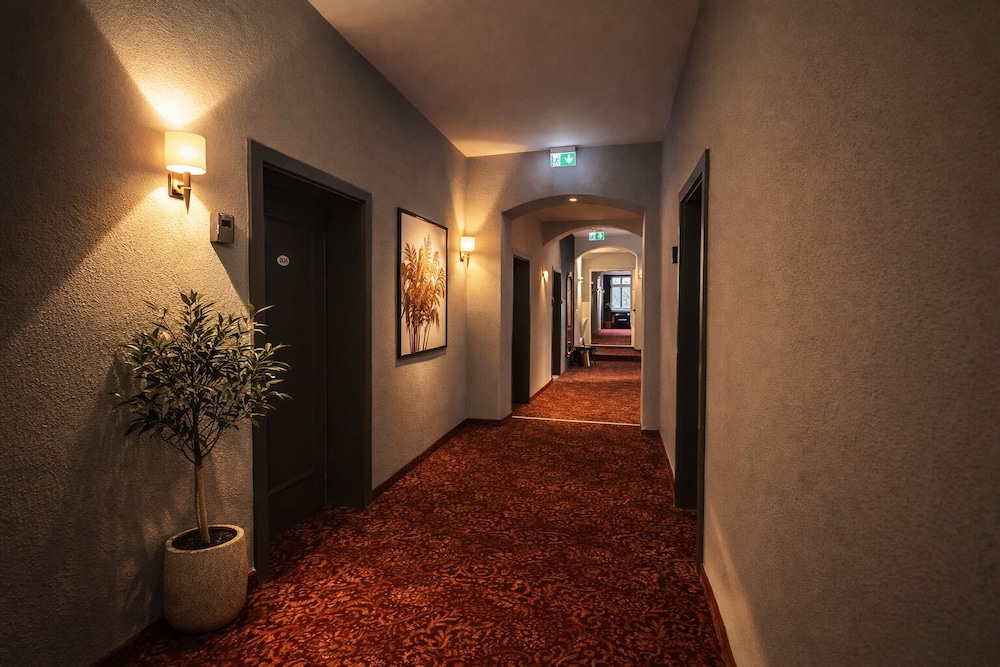 Bayrischer Hof 68/74