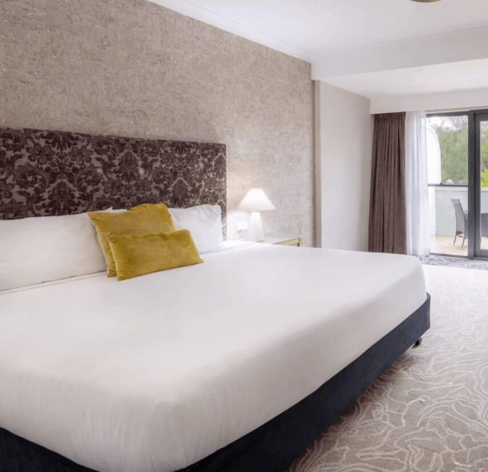 BERRY VILLAGE BOUTIQUE MOTEL 13/49